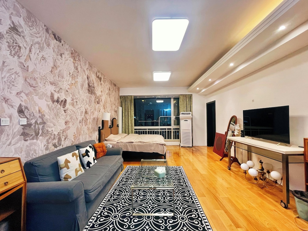 Beijing Furnished Apt with Queen bed
