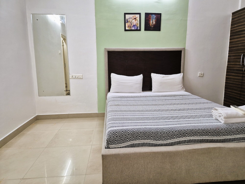 Crescent Stays Gachibowli