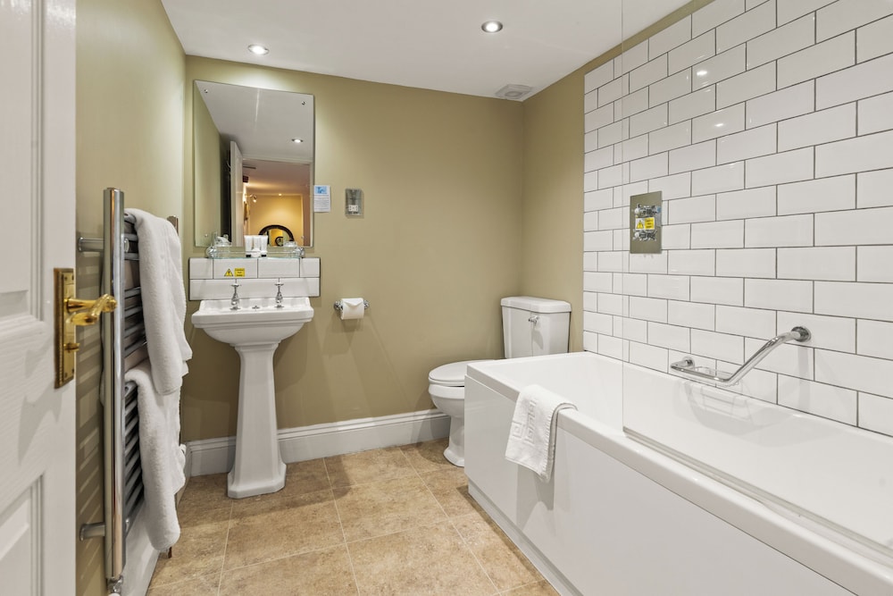 Yelverton Vacations - Two Bridges Hotel - Property Image 1