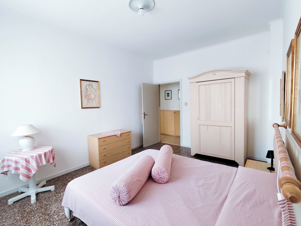 Stylish Apartment Near the Beach