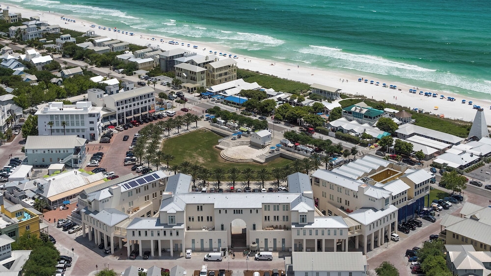 Located in Seaside - Sleeps 4 view 4