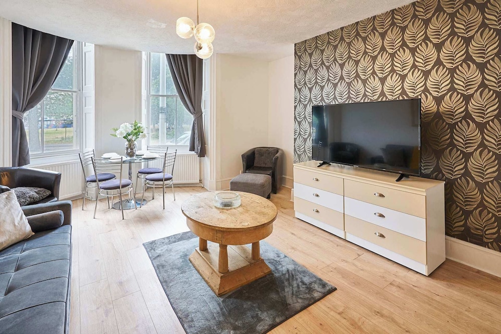 Host Stay Grand Parade Apartment