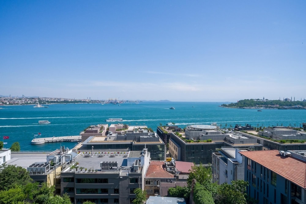 Magnificent Sea View Flat 5 min to Istiklal Square
