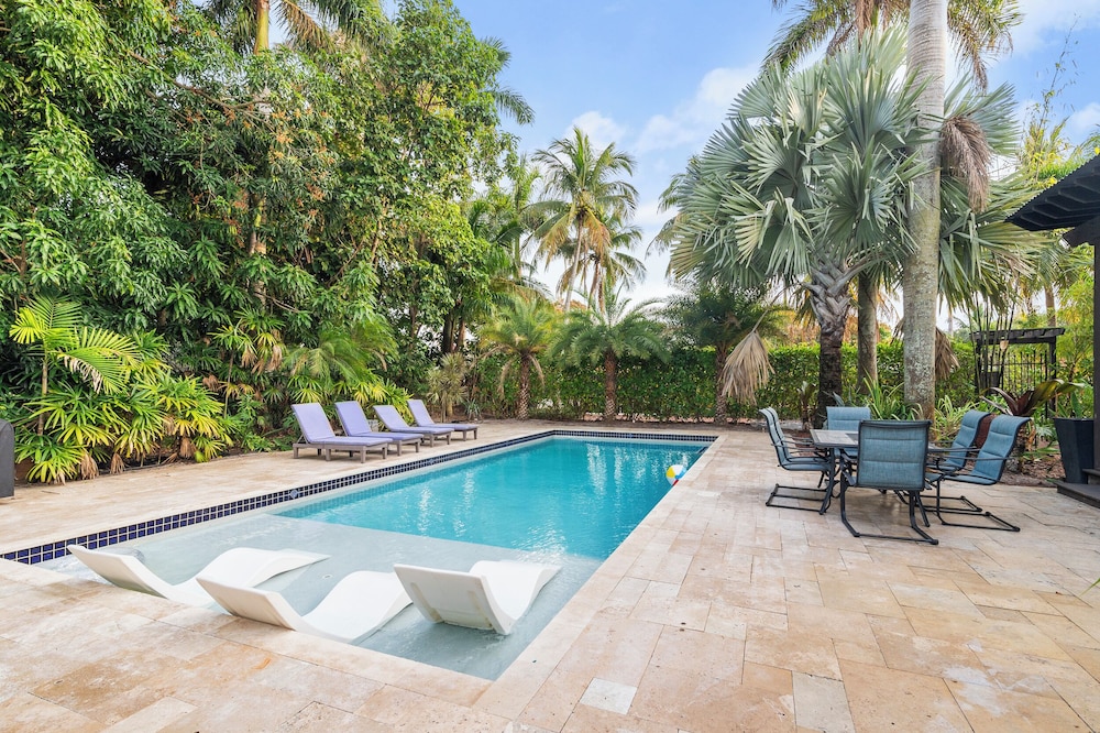 2 Mansions with Pool in West Palm Beach