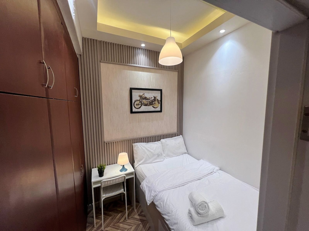Contemporary Partition Room in Tecom