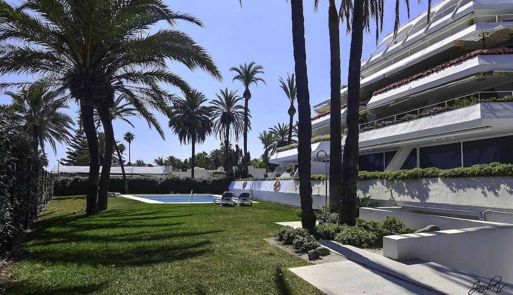 Port Oasis Golden Mile Apartment view 4