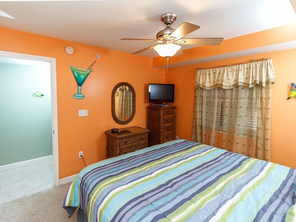 Pelican Isle 402 - Chasing the Sun