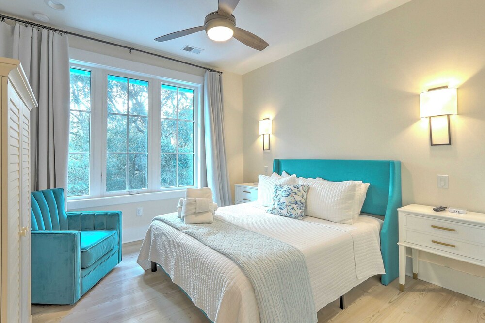 Beachside Boardwalk & Views Pool + Hot Tub 202 on the Sound