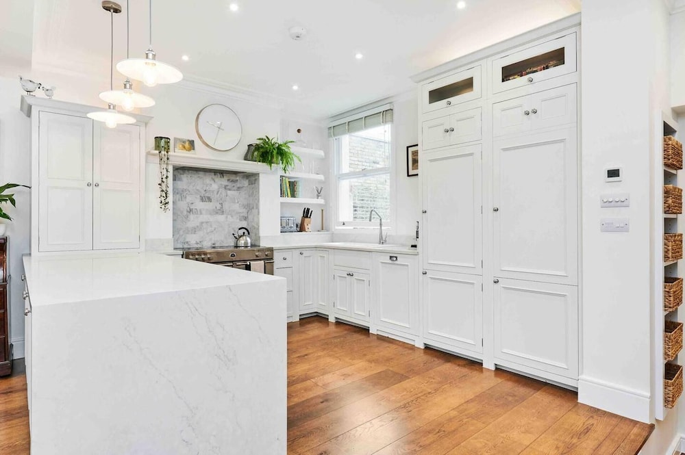 Luxury 3-bed Apartment in Central London