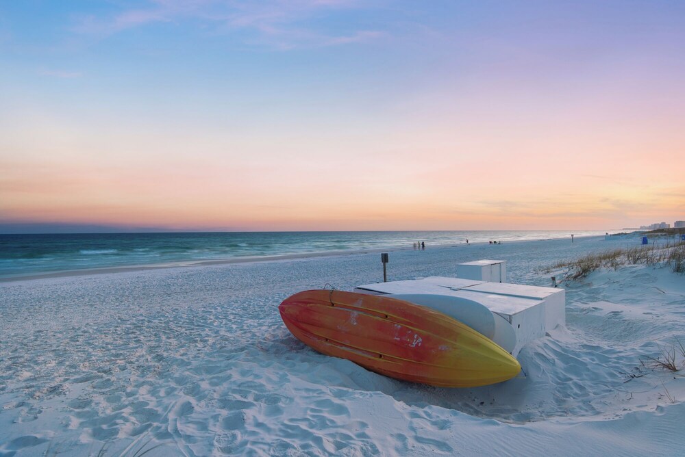 Stunning Views! 9BR Gulf Front Home, Pool, Elevator, Pool Table