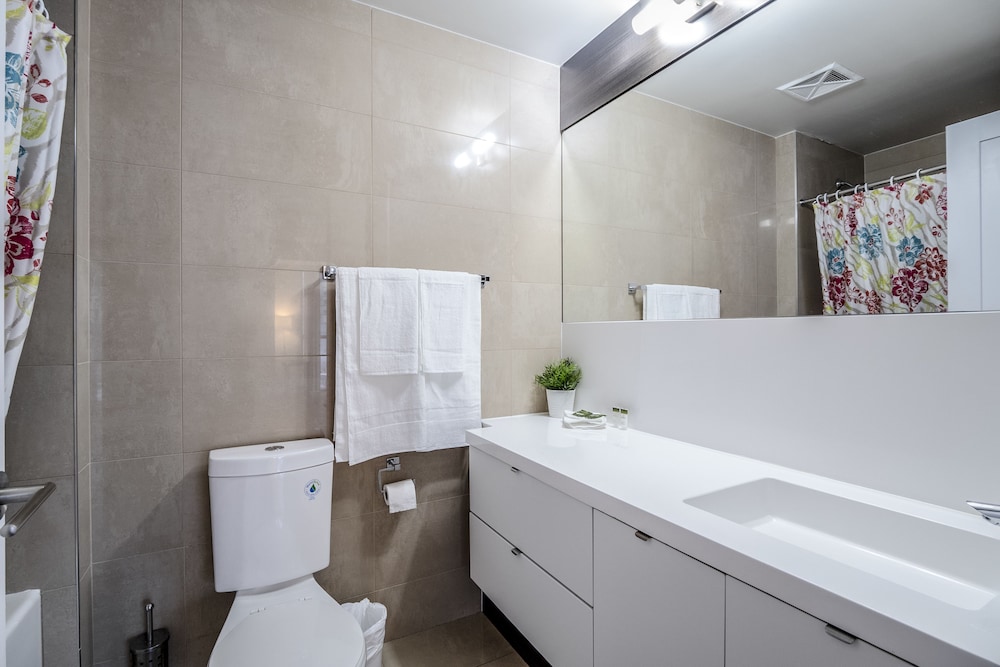 Galaxy Suites 300 Front Unit 2705 - Image 5