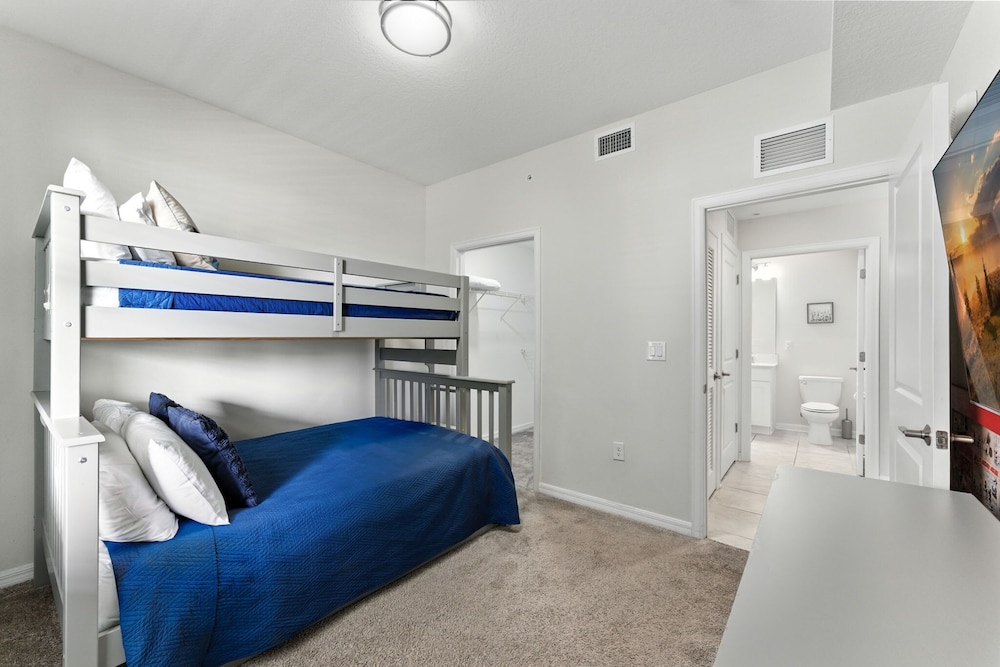 Elegant 2BR in Storey Lake Top Location