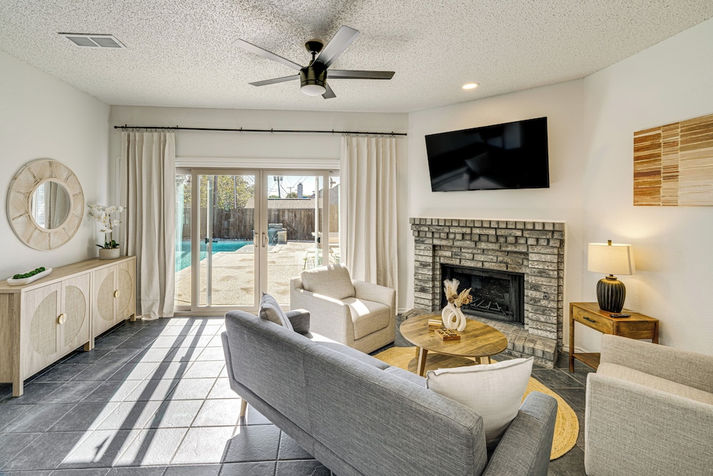 1/2 Mi to Frisco Commons! Family Getaway w/ Patio