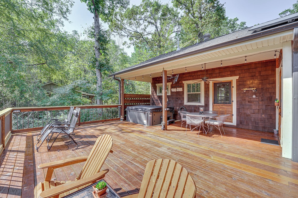 Hot Tub Soaks & Outdoor Fun: Fayetteville Cabin