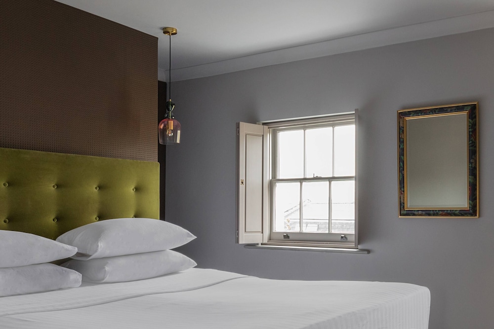 New Kent Road by Onefinestay