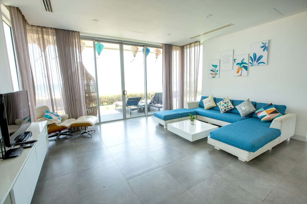 Luxury Yacht Villa