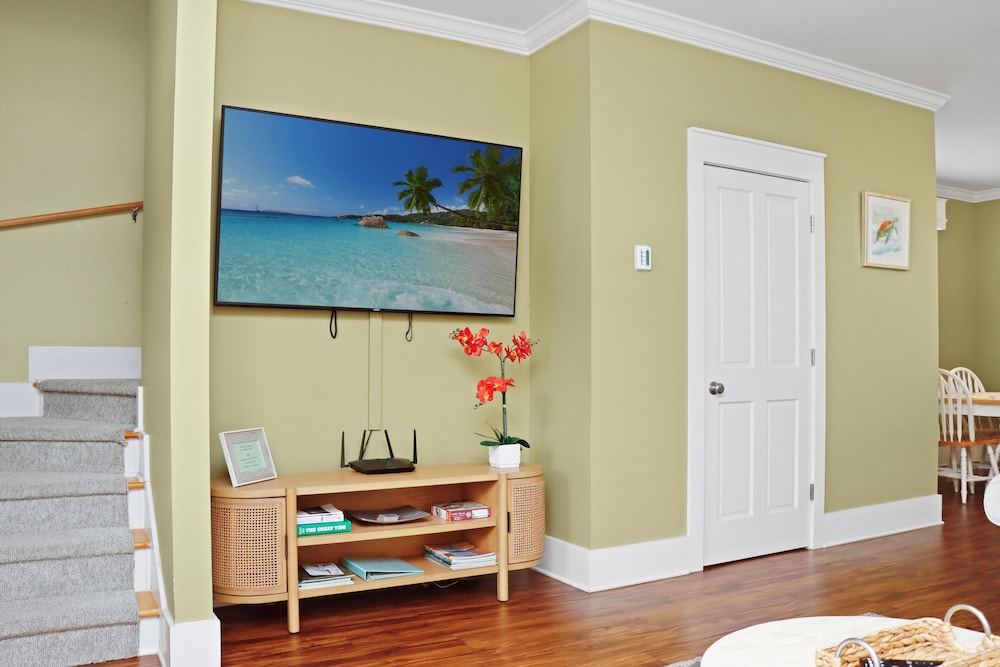 Barefoot Cottage B49 - Seabbatical