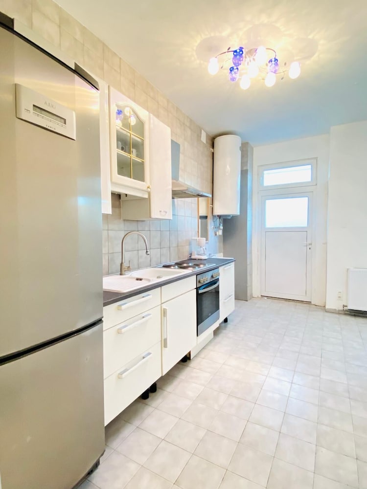 5 Bedroom Apartment near Schonbrunn