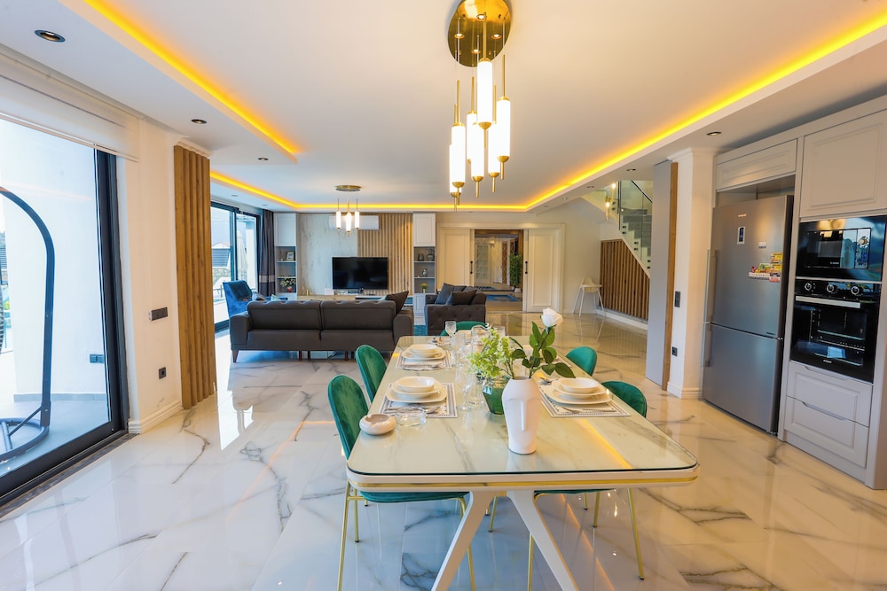 Villa White House