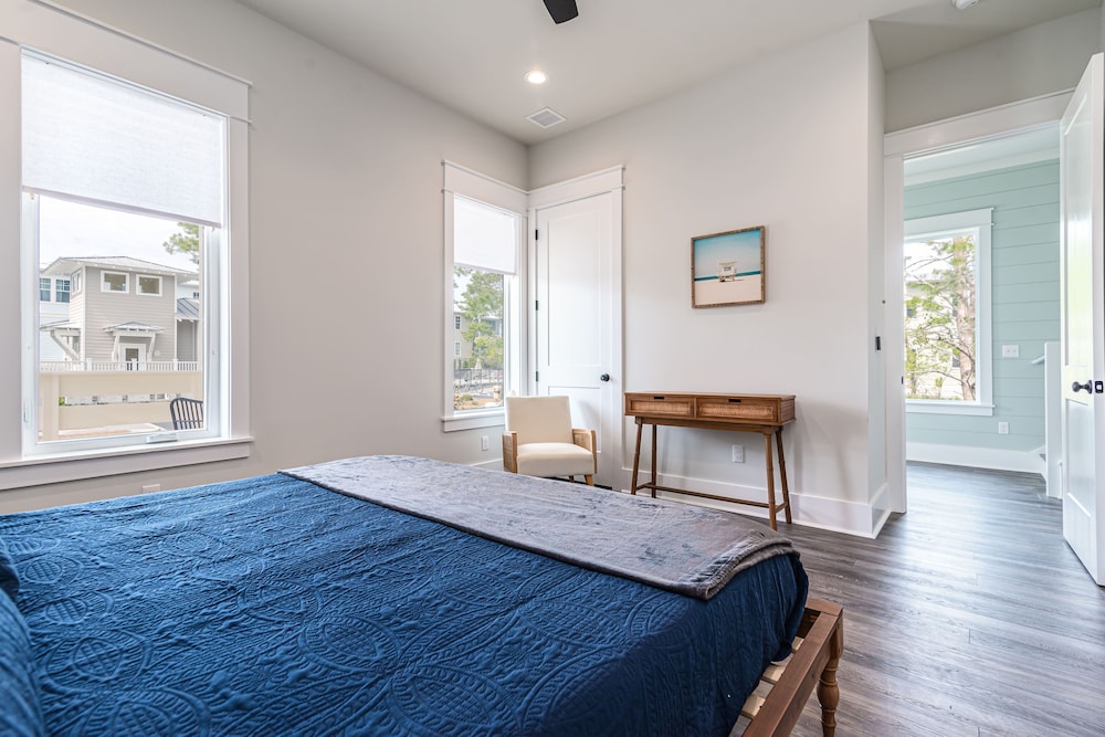 Lakeside Elegance Near Beach Access view 4
