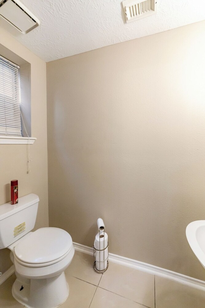 Pet-friendly 3BR Near First Colony Mall