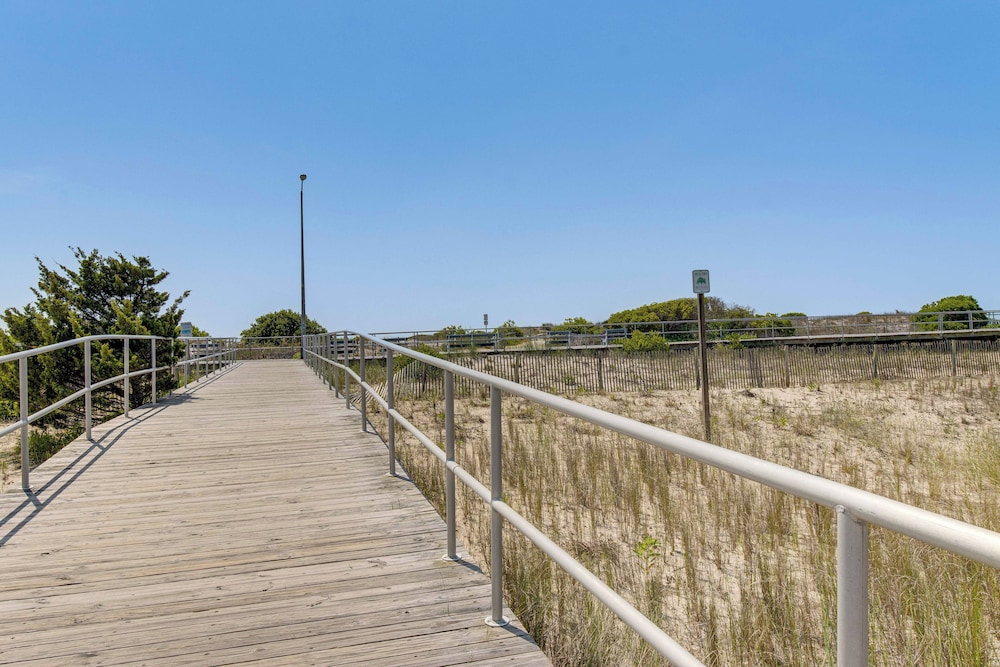 2 Blocks to Beach Access: Ocean City Adventure!