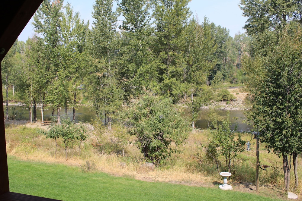 Methow River Lodge & Cabins