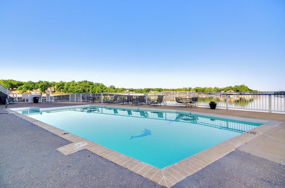 Lakefront Osage Beach Condo w/ Water-view Balcony!
