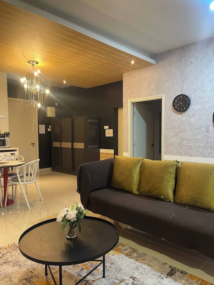 Arte Ampang Klcc 2 BR Homestay, 4-6 pax