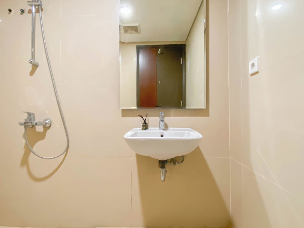 Minimalist and Cozy Living 2BR Pollux Chadstone Apartment
