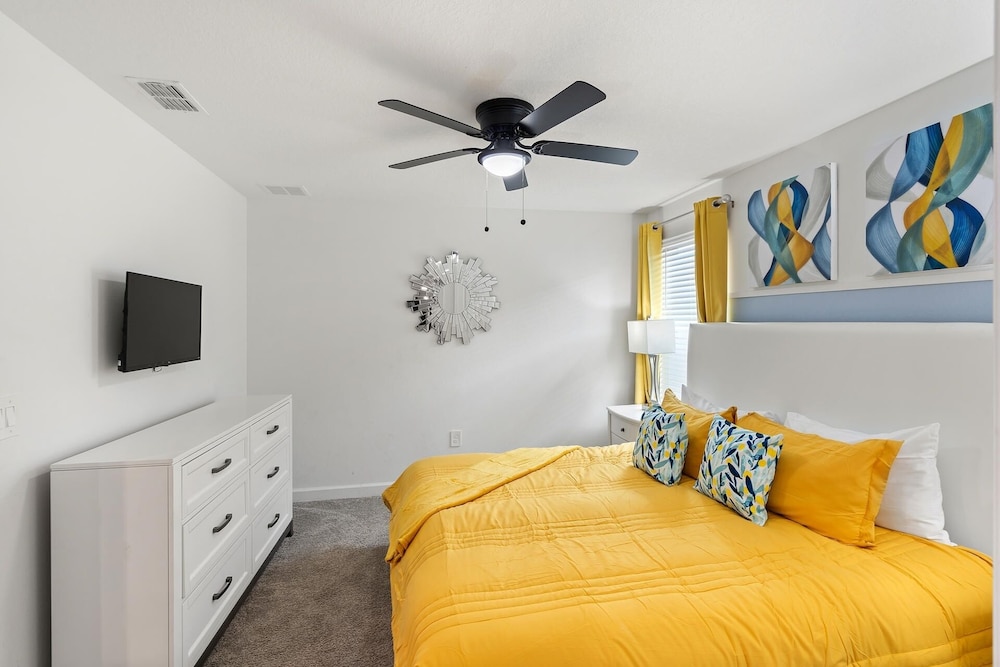 ChampionsGate Resort 10 Bedroom Vacation Home - Includes resort clubhouse amenity access! 10 Home
