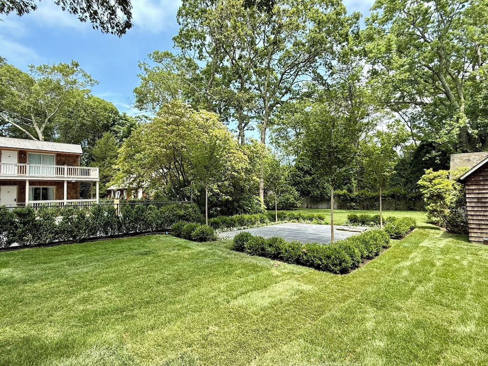 Wainscott Woods Retreat