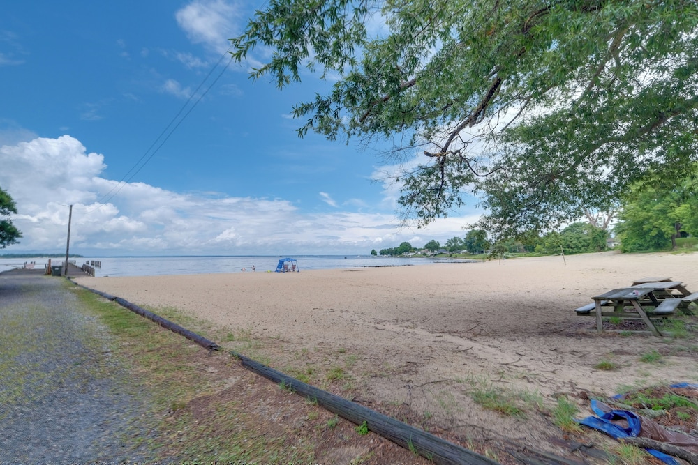Fish, Relax & Enjoy Lake Views: Colonial Beach Gem
