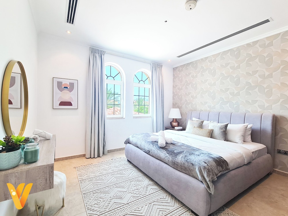 Venduras- Luxe 3BR Villa Jumeirah Park