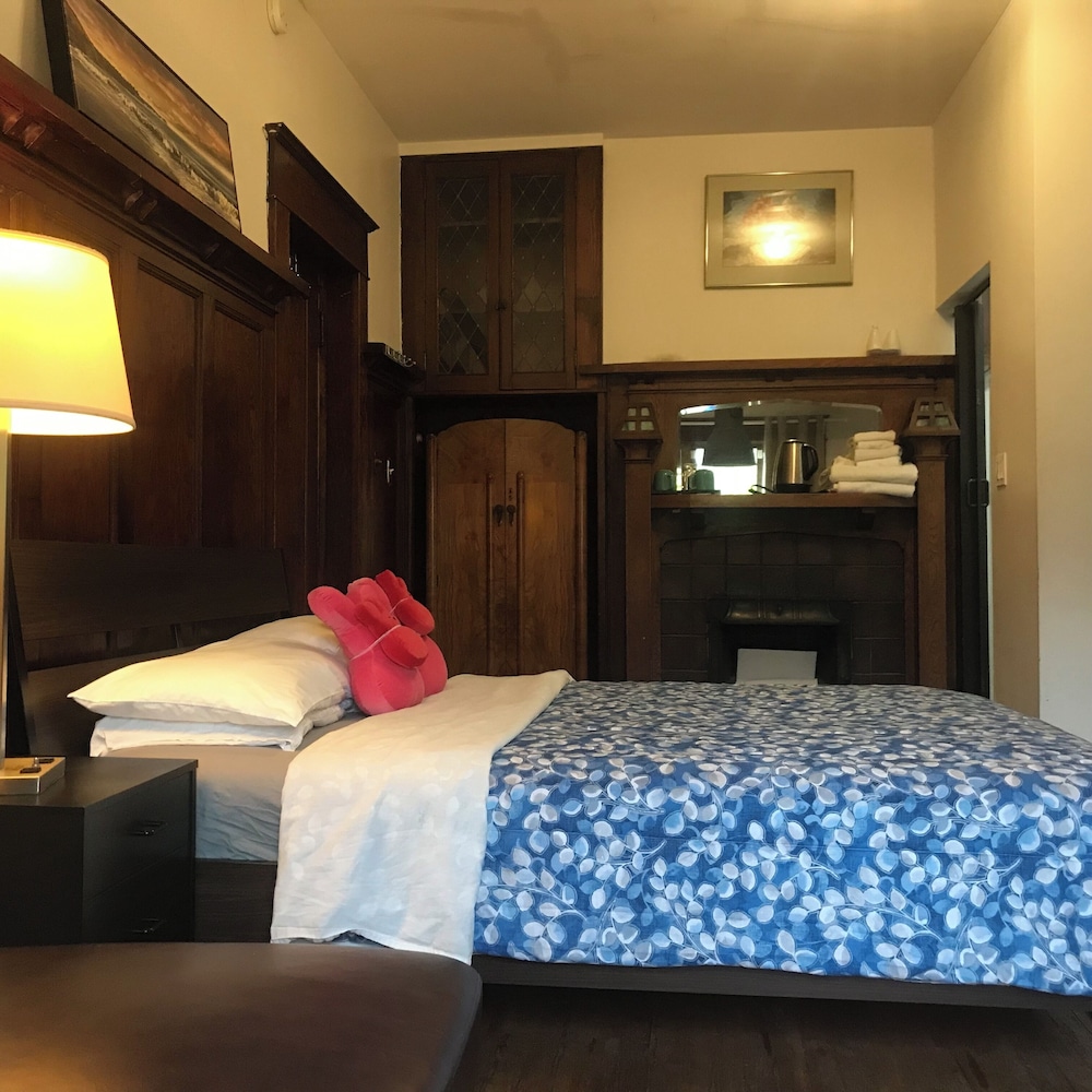 West Broadway guesthouse