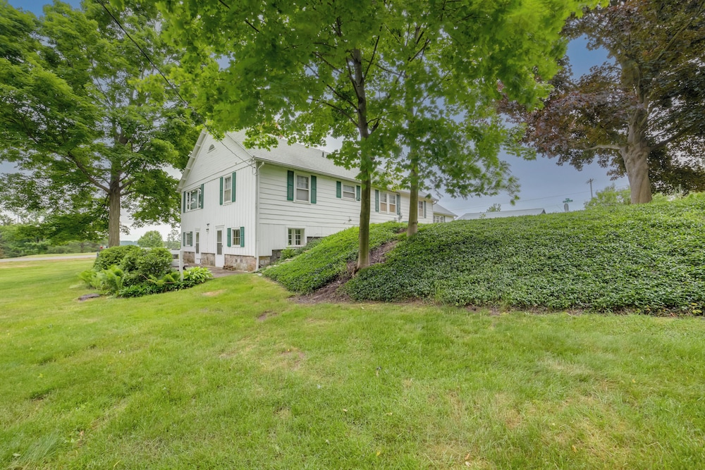 Cozy Hillsdale Home 1 Mi to Baw Beese Lake! - Property Image 12