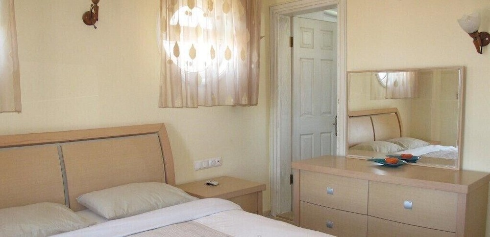 Villa XT37 by JoyLettings view 4