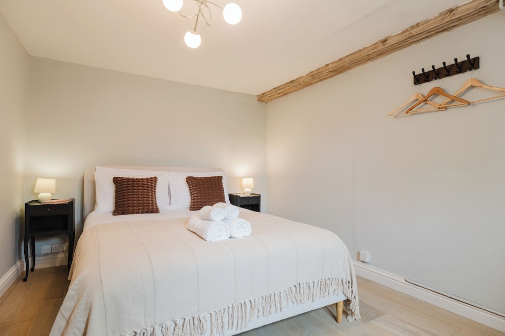 Mulberry Cottage 5BD in Wiltshire