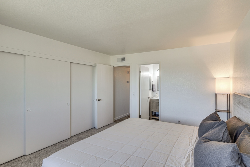 1 Mi to Lake Havasu: Outdoor Rec Hub w/ Views!
