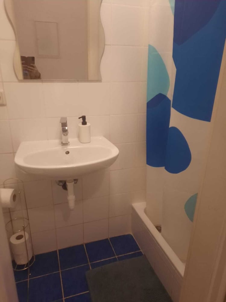 Modern 2BR Apartment Well Connected
