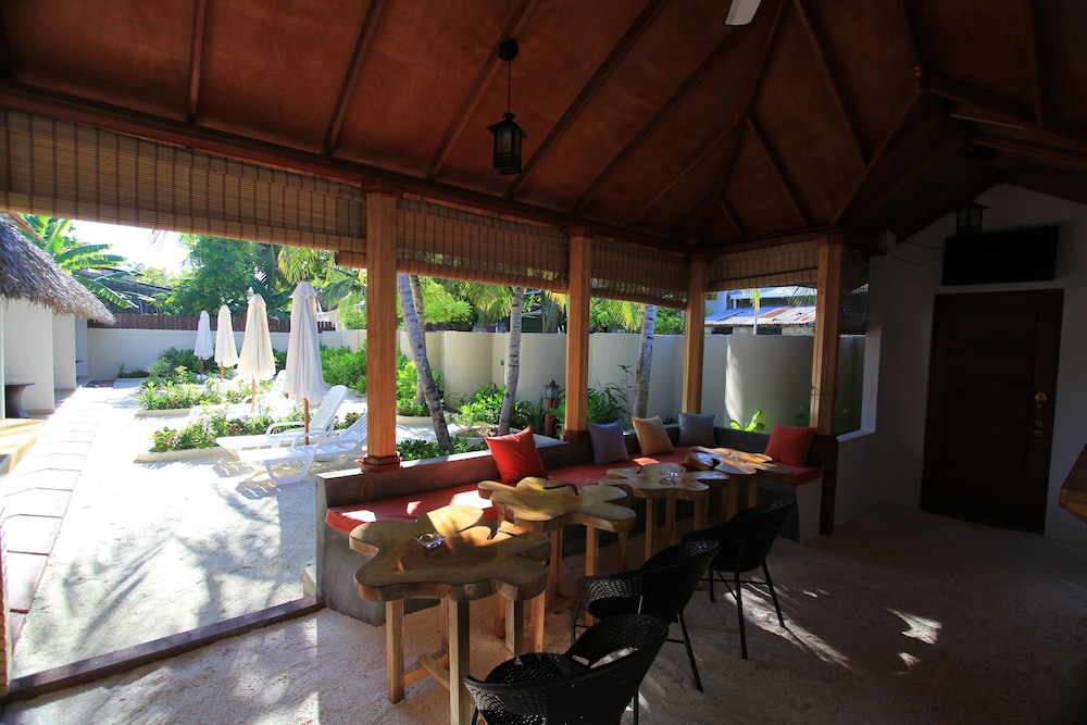 Local Island Inn