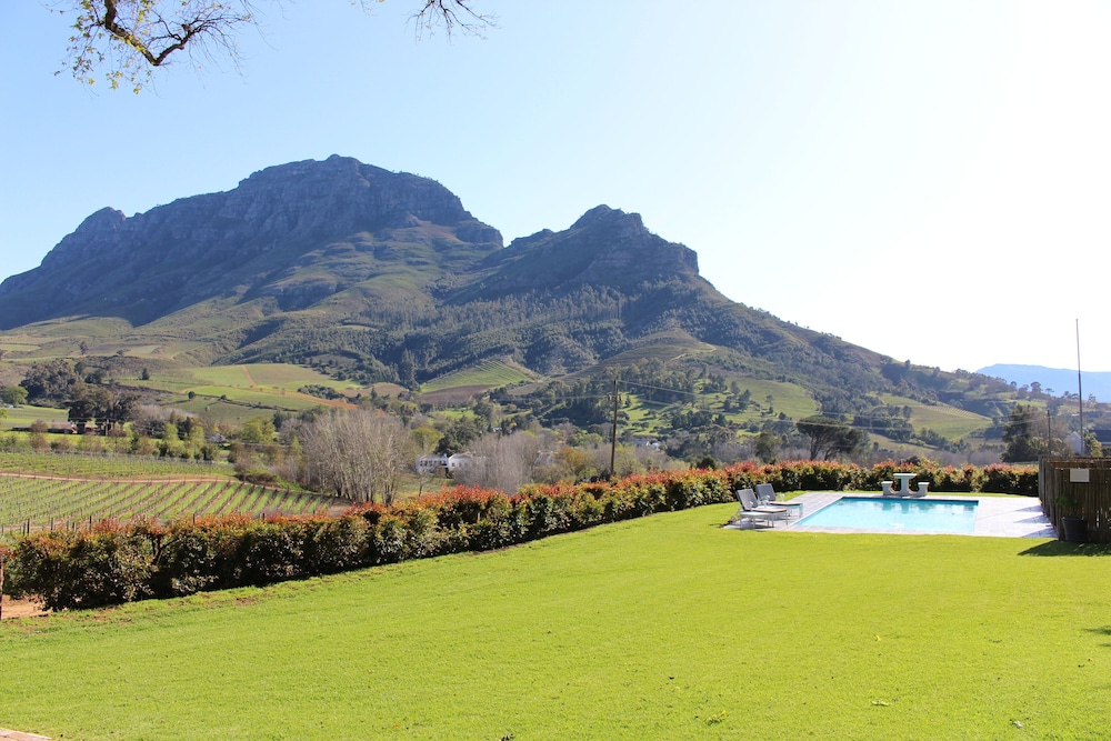 Le Pommier Wine Estate