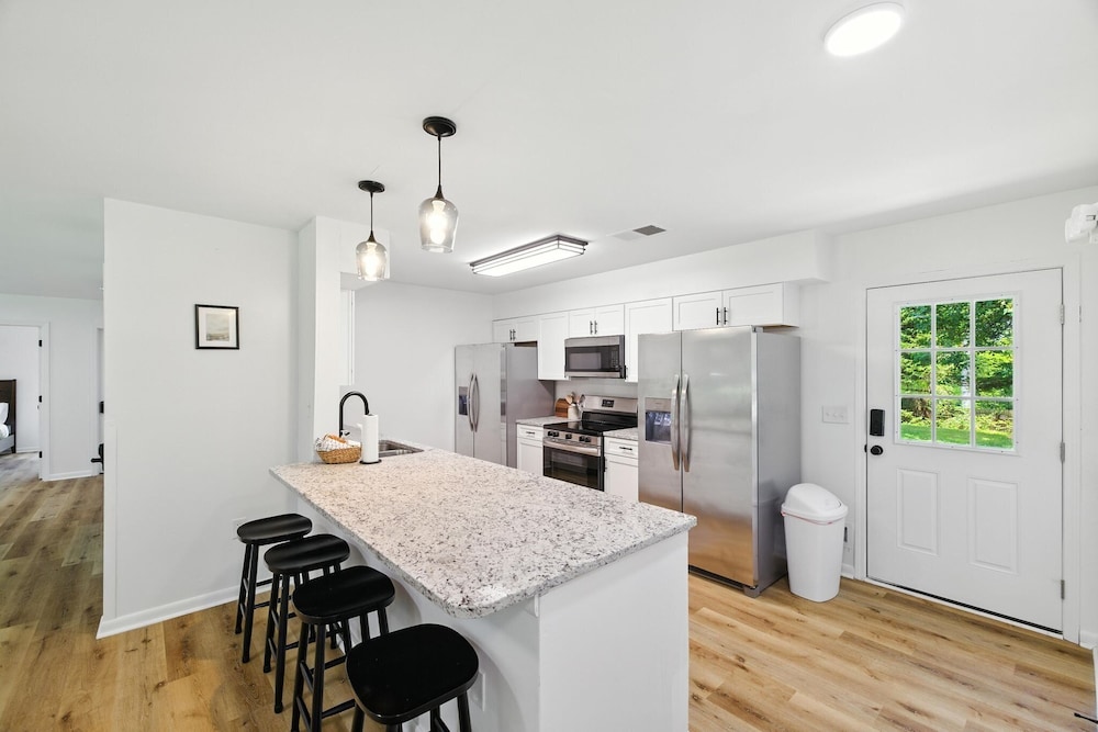 Family Getaway 9BR Open-concept Retreat
