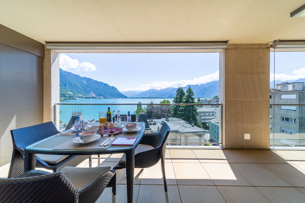 Montreux Panoramic Views 4BD Apartment view 3