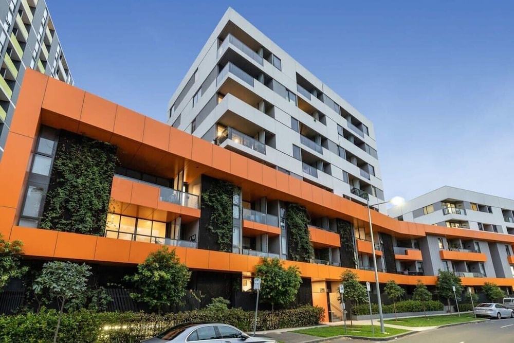 A 3BR Apt Next to Melbourne Zoo, Free Parking