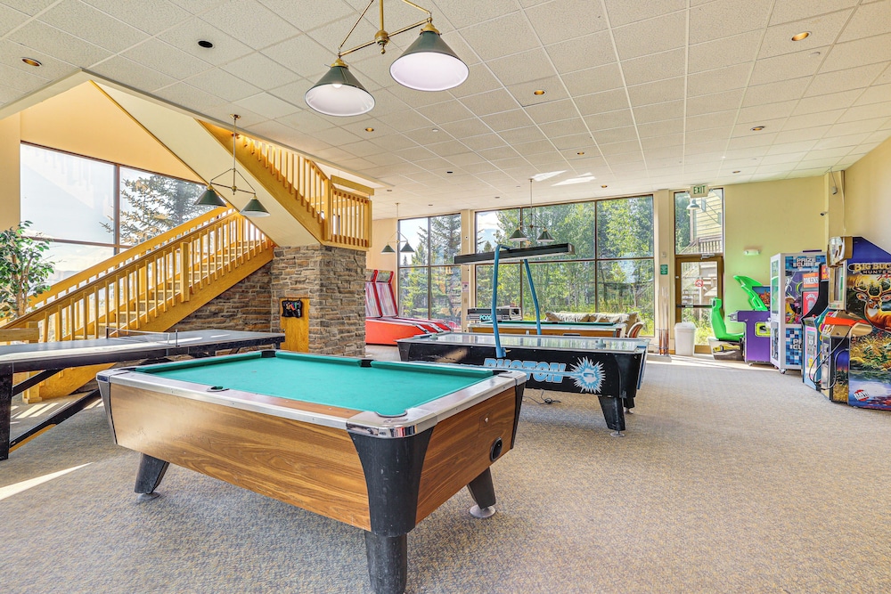 Close to Rocky Mtn Slopes! Cozy Silverthorne Condo