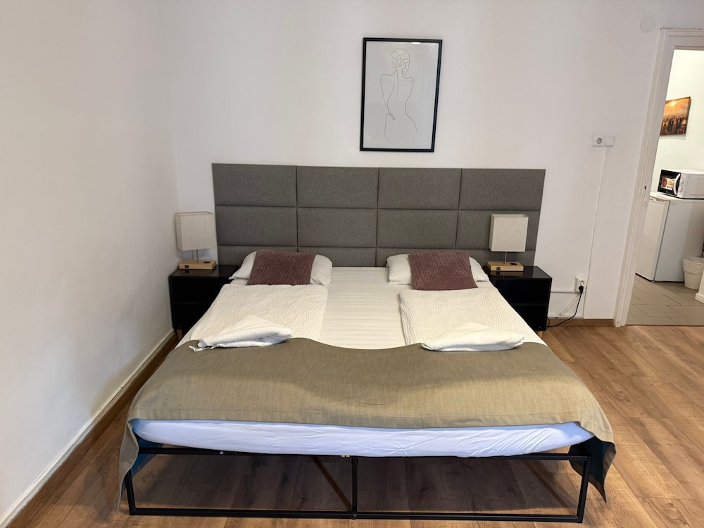 Comfy 2BR Apt Westbahnhof Area