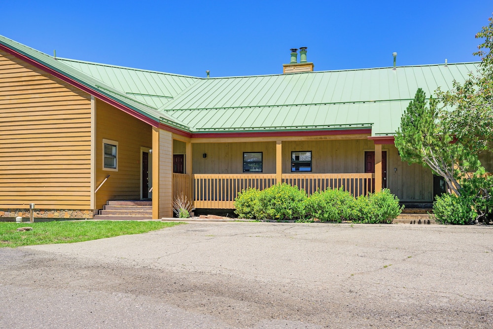 Dog-friendly Pagosa Springs Studio: Grill & Views!
