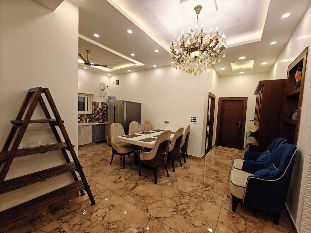 The Paradise - Luxury 3BR Villa Near the Airport in Dehradun