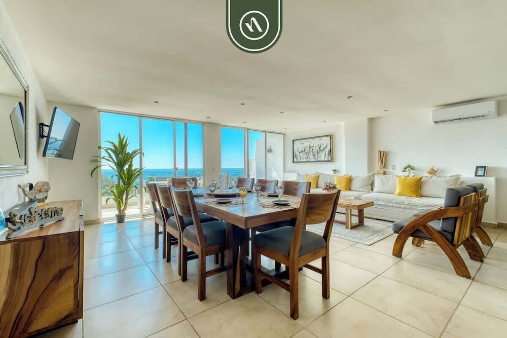 Amazing 3 BR Penthouse With Beachclub